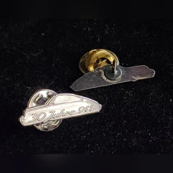 Vtg Porsche 30 Juhre 911 Pin - Picture 2 of 3